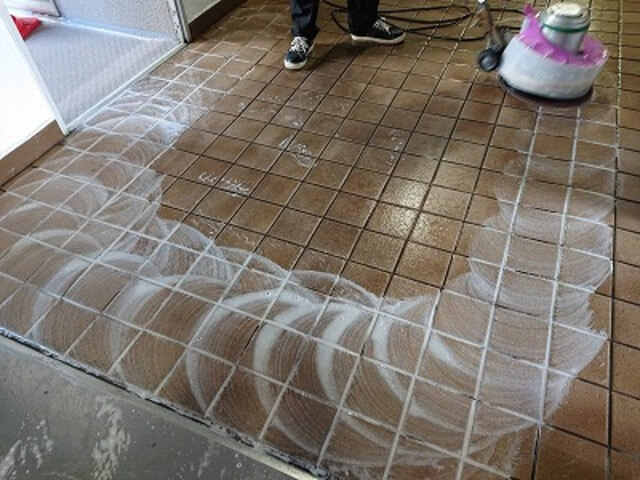 施設管理者が知っておくべき防滑塗装の理由と必要性